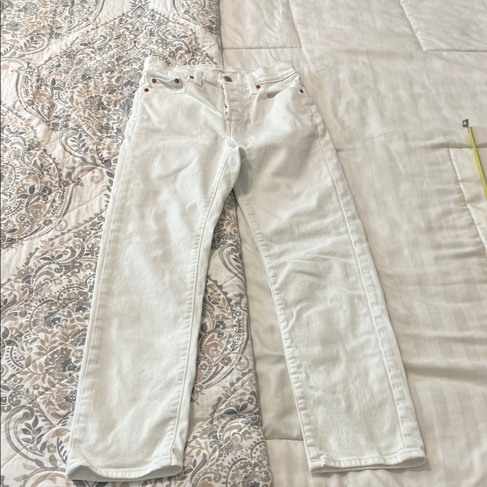 White Levi’s Wedgie Straight Jeans